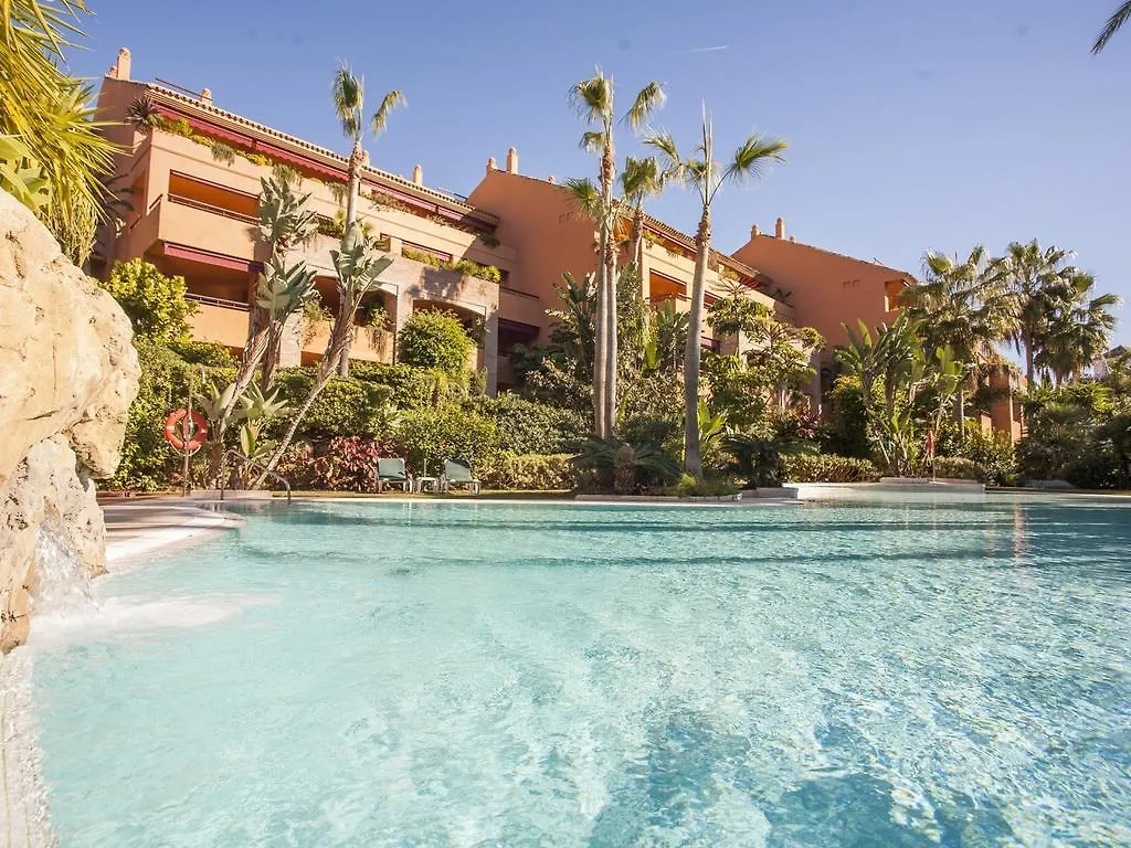 アパート Vacation Marbella I Duplex Con Encanto Bahia, 280M2 Duplex Penthouse, Luxury Complex, A Minute From The Beach, 24-7 Security, Best Beach In Townアパートメント スペイン